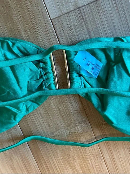 Green Two-Piece Bikini Set with Skirt - Picture 3 of 3